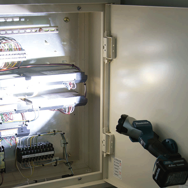 AUAML105充电式LED手电筒