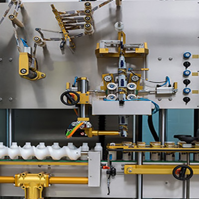 饮料自动贴标设备_化妆品贴标机_意大利PE贴标机维修